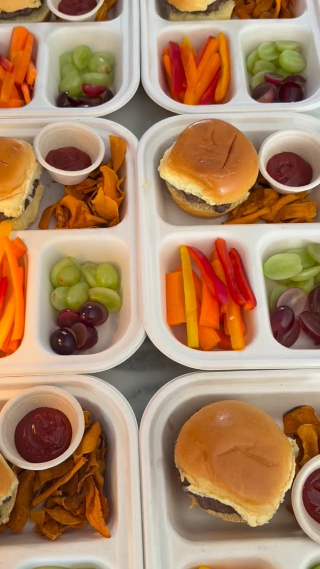 Mondays get brighter when lunch comes with a rainbow 🌈#healthykids #foodrevolution